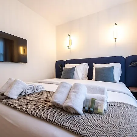 Luxury And Charm In Heart Of Place Des Vosges Appartamento Parigi
